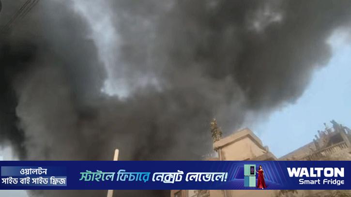 রাজধানীতে প্লাস্টিকের গোডাউনের আগুন নিয়ন্ত্রণে