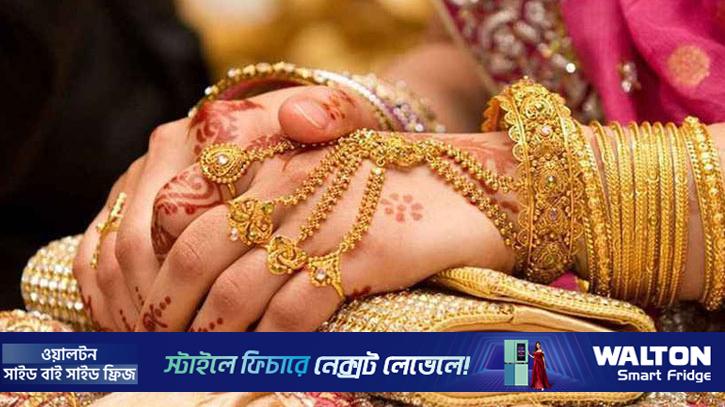 স্বর্ণের দাম কমছে 