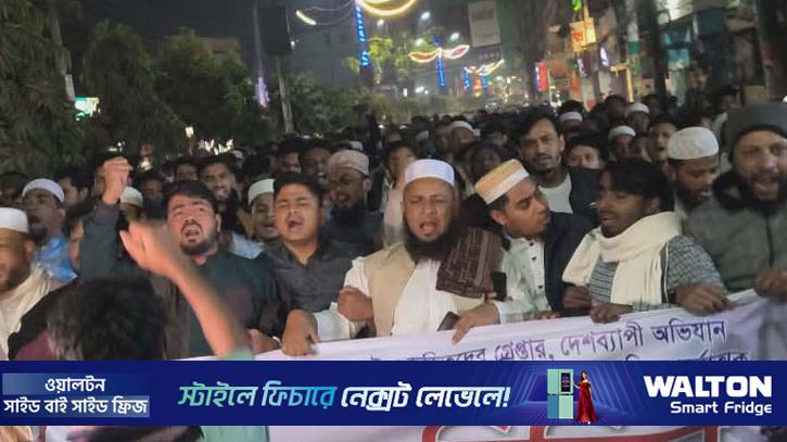 হাদির মৃত্যুতে রাতের বাংলাদেশ উঠল জেগে