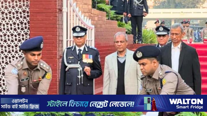 রাজারবাগ পুলিশ স্মৃতিস্তম্ভে স্বরাষ্ট্র উপদেষ্টা ও আইজিপির শ্রদ্ধ