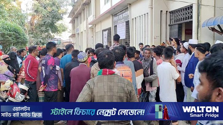 বন্য হাতির ভিডিও বানাতে গিয়ে কনটেন্ট ক্রিয়েটরের প্রাণপাত