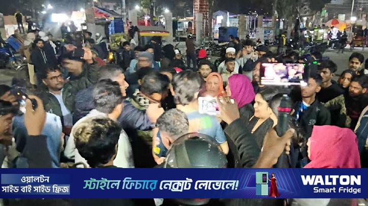 হাদির মৃত্যু: খুলনায় রাতে বিক্ষোভ