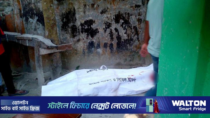 রং করতে গিয়ে ৩৩ হাজার ভোল্টেজের বৈদ্যুতিক তারে জড়ান যুবক