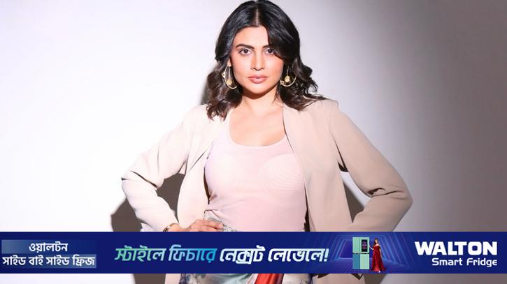 ‘পরিচালক আমার ঠোঁটে চুমু খাওয়ার চেষ্টা করেন’