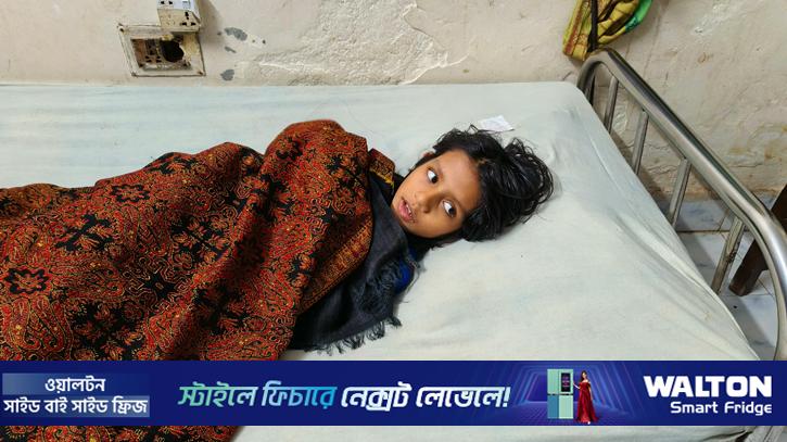 পড়া না পারায় শিশুর নাক ফাটালেন শিক্ষক 