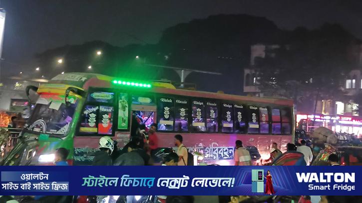 ২২ ঘণ্টা অবরোধের পর শাহবাগে ঘুরল গাড়ির চাকা