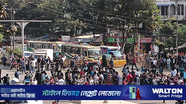 স্বরাষ্ট্র উপদেষ্টার পদত্যাগ দাবিতে শাহবাগ ব্লকেড 