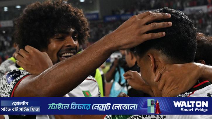 ভারতকে হারানোয় ফুটবল দলকে ২ কোটি টাকা পুরস্কার ঘোষণা