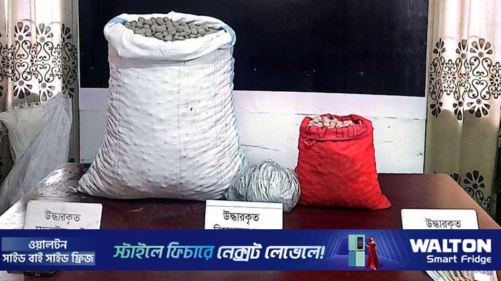 বগুড়ায় পটকা ও গান পাউডার উদ্ধার, গ্রেপ্তার ৩