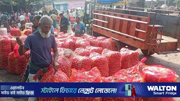৯০০ মে. টন পেঁয়াজ আমদানির অনুমতি, দাম কমছে