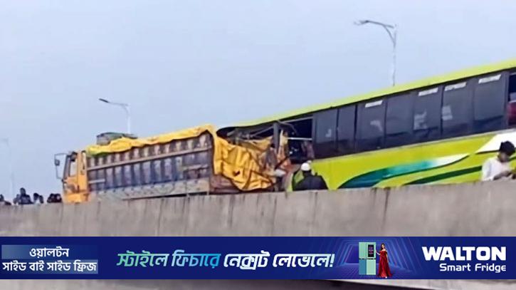 শিবচরে বাস-ট্রাক সংঘর্ষে নিহত ৩, আহত ১৫