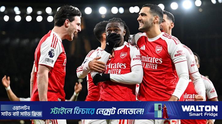 ইজের হ্যাটট্রিকে টটেনহ্যামকে উড়িয়ে দিল আর্সেনাল