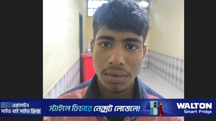 বগুড়ায় আদালত চত্বর থেকে হাতকড়া খুলে পা‌লি‌য়ে‌ছে আসামি