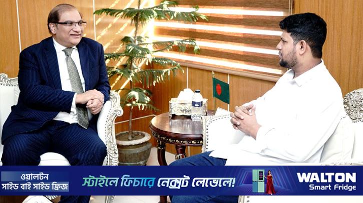 তথ্য ও সম্প্রচার উপদেষ্টার সঙ্গে পাকিস্তান হাইকমিশনারের সাক্ষাৎ