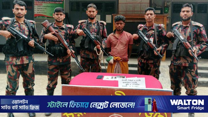 দৌলতপুর সীমান্তে বিদেশি পিস্তল-গুলিসহ যুবক আটক
