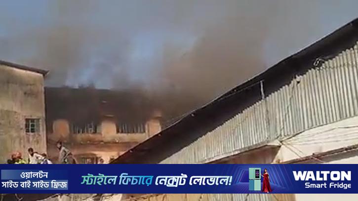 চট্টগ্রামে কম্বলের গুদামে আগুন, নিয়ন্ত্রণে ৭ ইউনিট