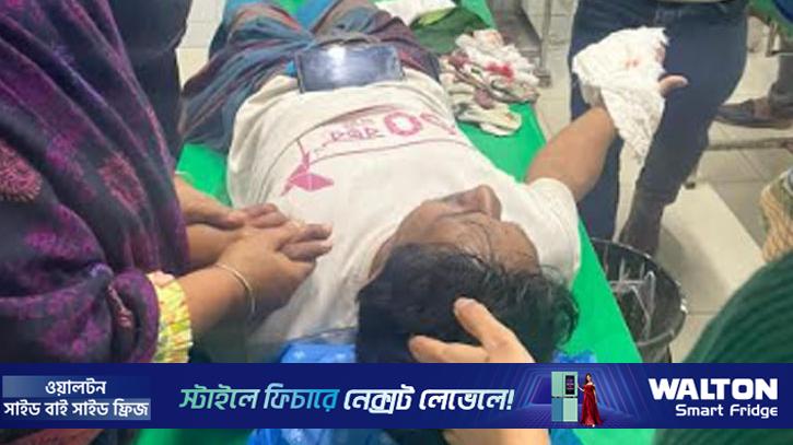 কলেজ শিক্ষকের আঙুল কেটে নিল দুর্বৃত্তরা 