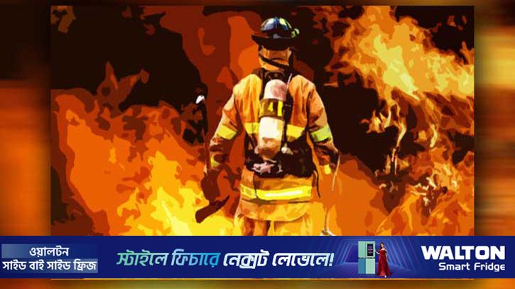 আশুলিয়ায় মসলা ভর্তি পিকআপে আগুন