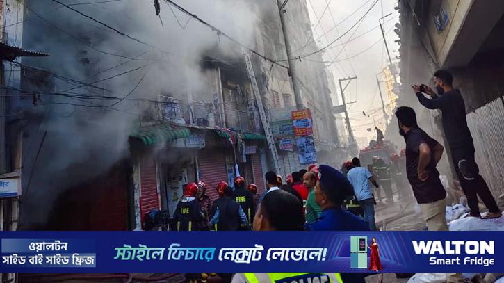 কেরানীগঞ্জে ঝুট গোডাউনে আগুন, নিয়ন্ত্রণে ১২ ইউনিট