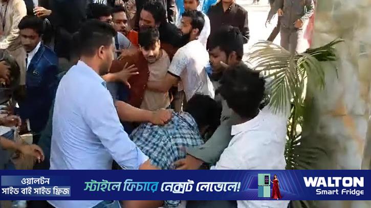 গবিতে ধর্ষণবিরোধী আন্দোলনরত শিক্ষার্থীকে মারধর, থানায় অভিযোগ