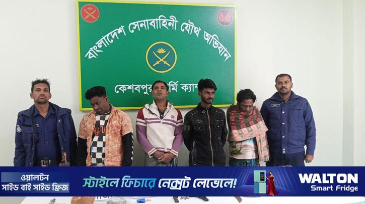 কেশবপুরে পিস্তল-গুলি-মাদকসহ গ্রেপ্তার ৪