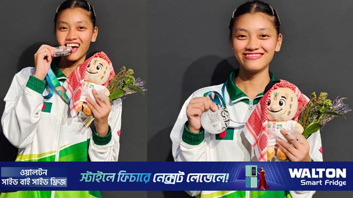 খই খই এখন দ্যুতি ছড়াচ্ছেন আন্তর্জাতিক মঞ্চে