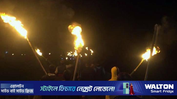 ফসলী জমিতে ‘বুড়ি তিস্তা’ প্রকল্পের প্রতিবাদে মশাল মিছিল 