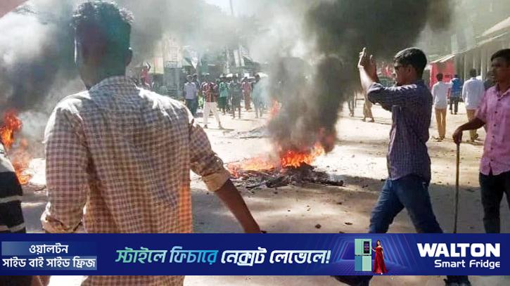 নেত্রকোনায় জাতীয় দলের ফুটবলারকে মারধরের প্রতিবাদে বিক্ষোভ