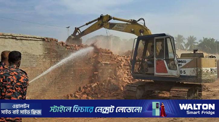 কালিয়ায় ৬টি ইট ভাটা গুঁড়িয়ে দিল প্রশাসন