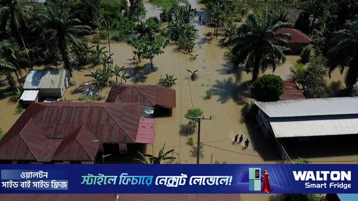 ইন্দোনেশিয়ায় বন্যায় মৃত বেড়ে ৪৪২, খাবার-পানির জন্য হাহাকার