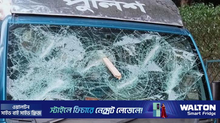 ঝিনাইদহে পুলিশের গাড়ি ভাঙচুরের ঘটনায় মামলা, গ্রেপ্তার ৫