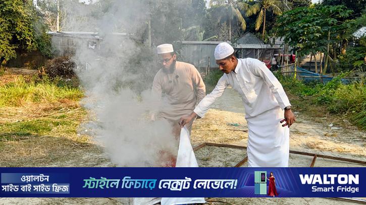 নিজের নির্বাচনি ব্যানার-ফেস্টুন পোড়ালেন স্বতন্ত্র প্রার্থী রায়হান