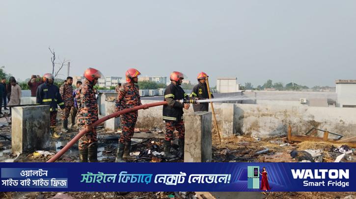 রাবির একাডেমিক ভবনের ছাদে অগ্নিকাণ্ড