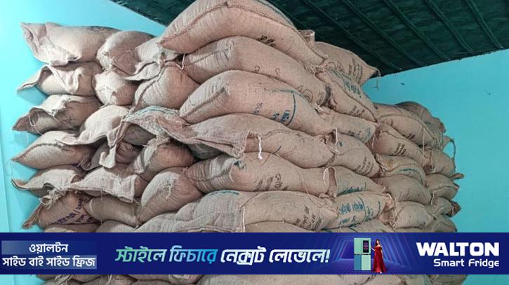 অবৈধভাবে মজুত করা টিসিবির ২৪৮ বস্তা চাল জব্দ, আটক ১