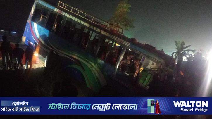 দিনাজপুরে বাসের ধাক্কায় ভ্যানের ২ যাত্রী নিহত 