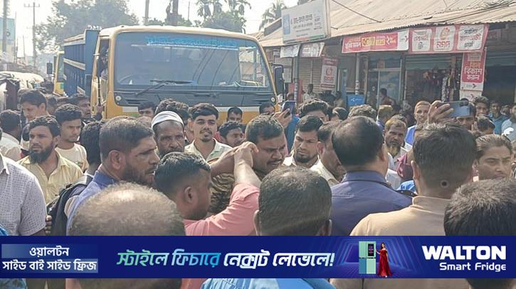 হাতীবান্ধায় সার না পেয়ে ক্ষুব্ধ কৃষকদের মহাসড়কে বিক্ষোভ