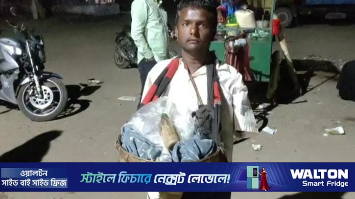 পঙ্গুত্ব তাকে ভিক্ষুক নয়, বানিয়েছে ব্যবসায়ী