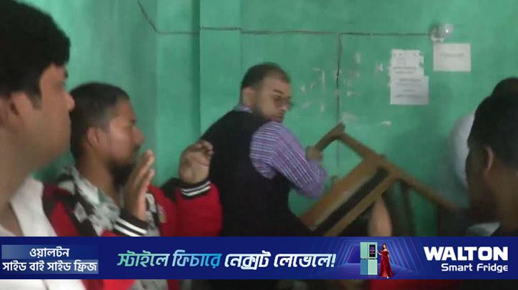 সাভারে সেটেলমেন্ট কার্যালয়ে সাংবাদিকদের ওপর হামলার অভিযোগ