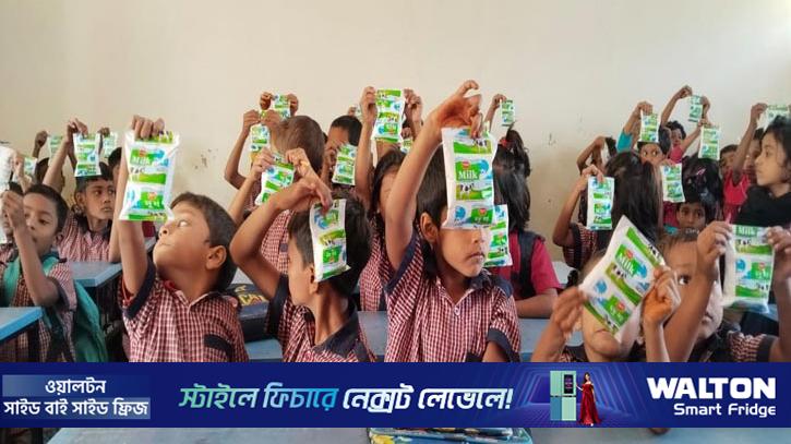 চাঁপাইনবাবগঞ্জে স্কুল ফিডিংয়ের প্রথম দিনই বনরুটি বঞ্চিত শিক্ষার্থীরা