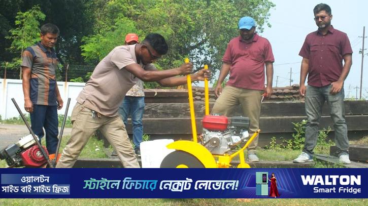 ৫ লাখ টাকার মেশিন সাড়ে ২৭ হাজারে তৈরি করলেন নাজিব