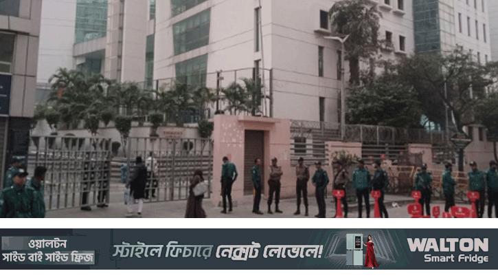 এভারকেয়ার হাসপাতালে নিরাপত্তা জোরদার, পুলিশের ব্যারিকেড