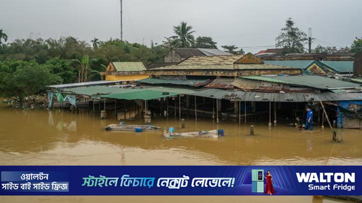 ভিয়েতনামে ভয়াবহ বন্যায় মৃত বেড়ে ৯০