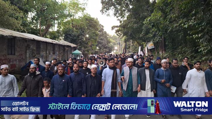 ওসমান হাদির ওপর হামলায় জবি শিক্ষার্থীদের বিক্ষোভ