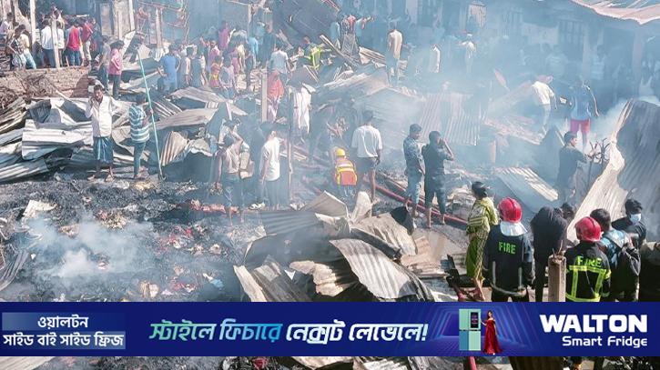 চট্টগ্রামে আগুনে পুড়েছে বস্তির ৫০ ঘর