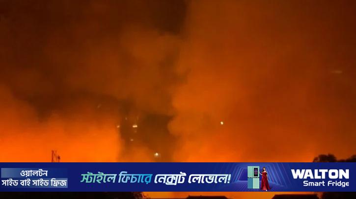 কড়াইল বস্তিতে আগুন, যানজটে পৌঁছাতে দেরি ফায়ার সার্ভিসের