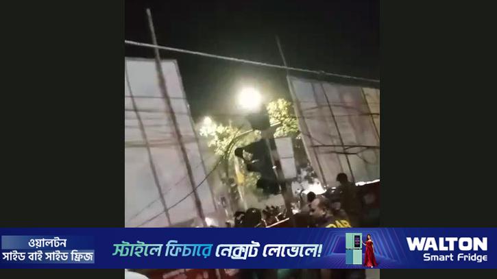 ধানমন্ডি ৩২: সাউন্ড গ্রেনেড ফাটার পর ছত্রভঙ্গ বিক্ষোভকারীরা