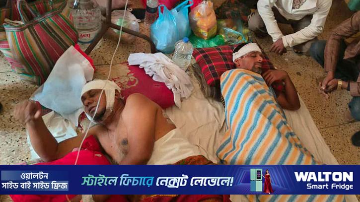 গোপালগঞ্জে চাচা-ভাতিজাকে কুপিয়ে অটোরিকশা ছিনতাই