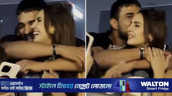 চুমু খেয়ে প্রেম-বাগদানের গুঞ্জন উসকে দিলেন হুমা-রচিত