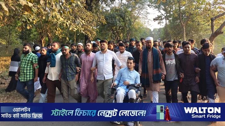 হাদির ওপর হামলার প্রতিবাদে জাবিতে বিক্ষোভ মিছিল