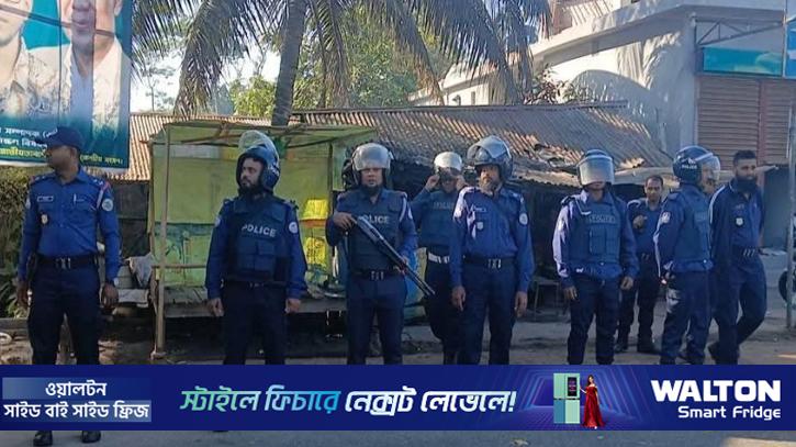 ঝালকাঠিতে মহাসড়কে টায়ারে আগুন জ্বালিয়ে ছাত্রলীগের বিক্ষোভ, নিরাপত্তা জোরদার